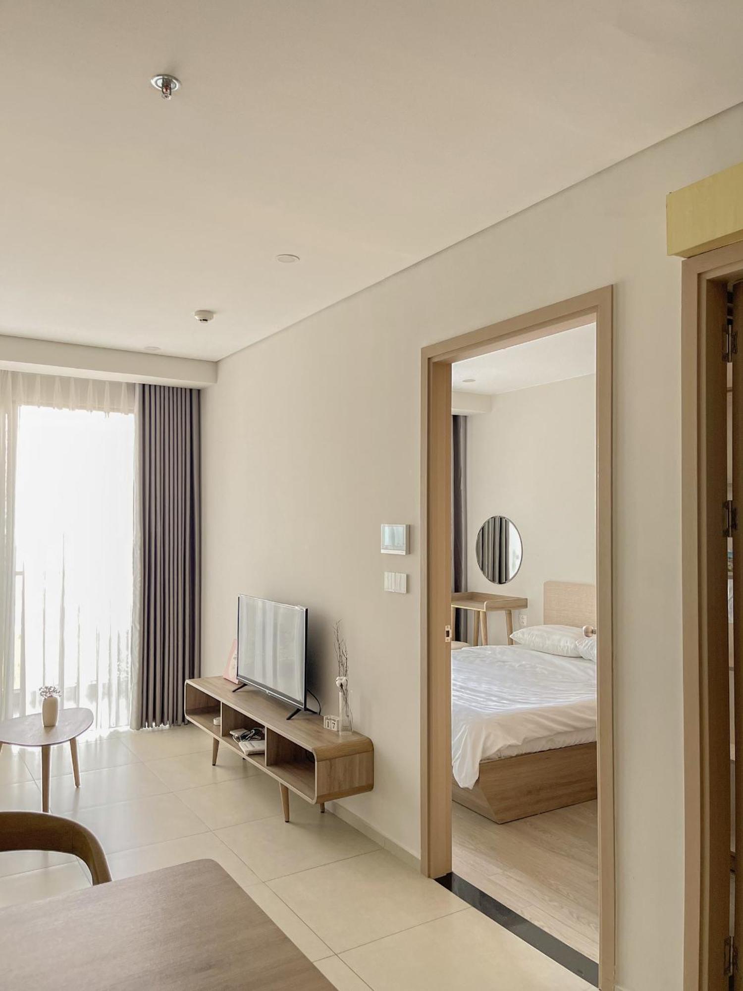 Leo House - The Song Building Apartment