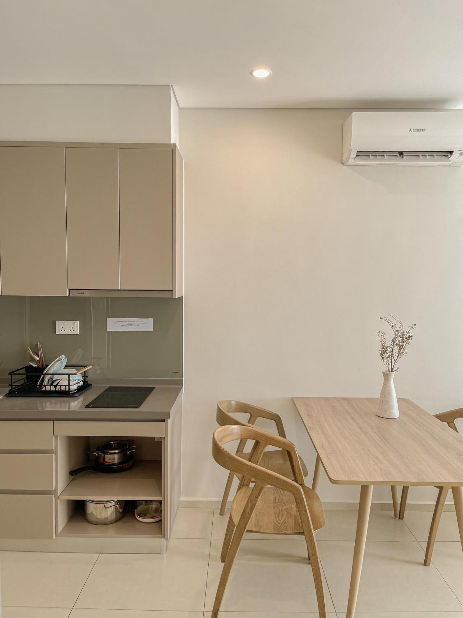 Leo House - The Song Building Apartment *
